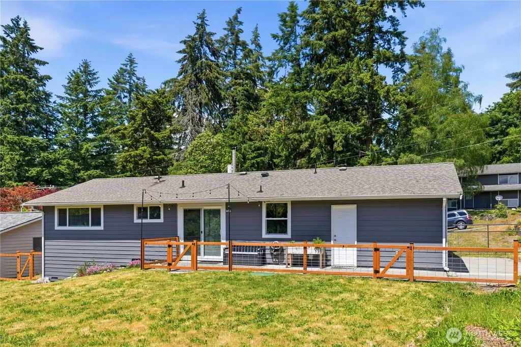 847 NE Michelle Court Bremerton WA 98311