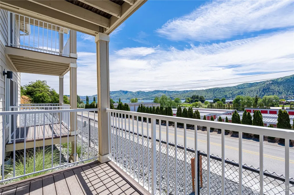 51 Phoebe Lane Manson WA 98831