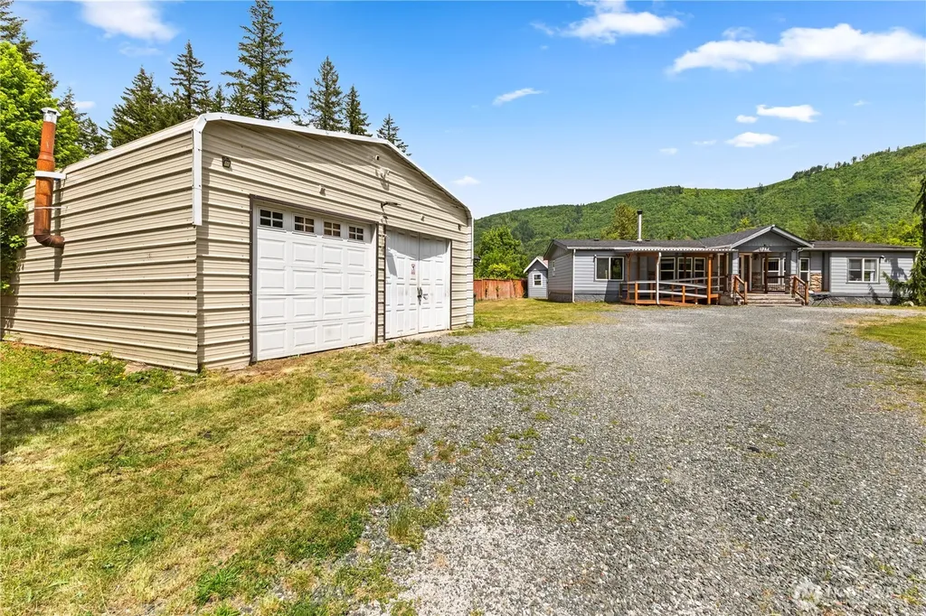 8324 Golden Valley Boulevard Maple Falls WA 98266