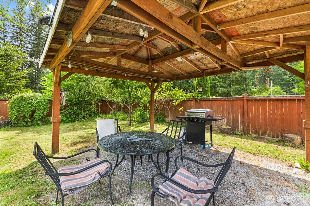 8324 Golden Valley Boulevard Maple Falls WA 98266