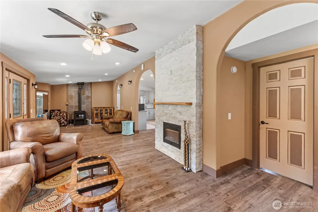 8324 Golden Valley Boulevard Maple Falls WA 98266