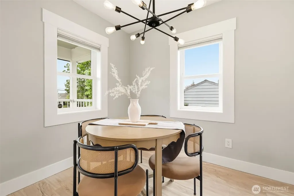 106 N 100th Street Seattle WA 98133