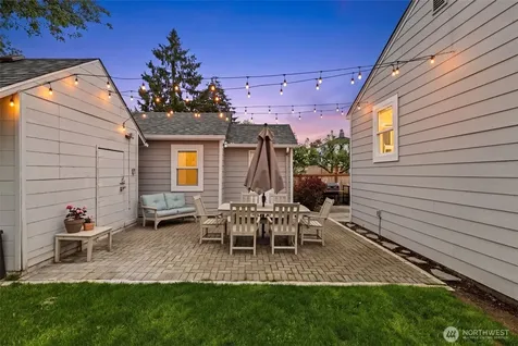 106 N 100th Street Seattle WA 98133