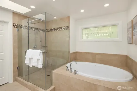 5889 NW Lac Leman Drive Issaquah WA 98027