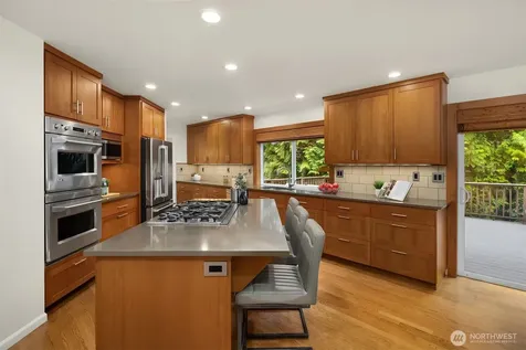 5889 NW Lac Leman Drive Issaquah WA 98027