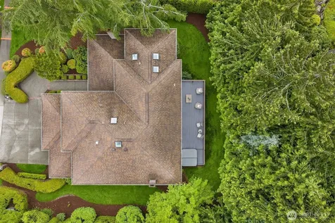 5889 NW Lac Leman Drive Issaquah WA 98027