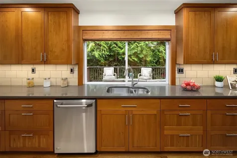 5889 NW Lac Leman Drive Issaquah WA 98027