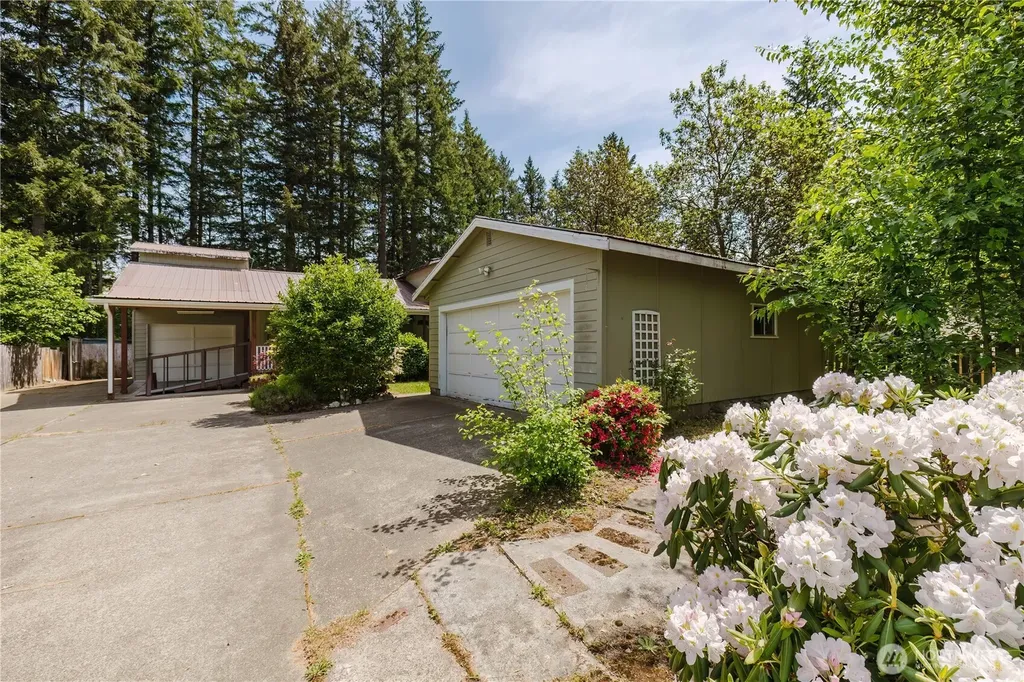 41 NE Salty Drive Belfair WA 98528