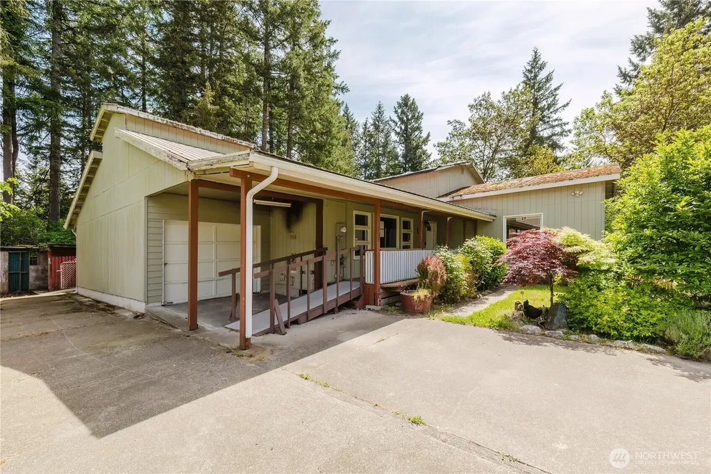 41 NE Salty Drive Belfair WA 98528
