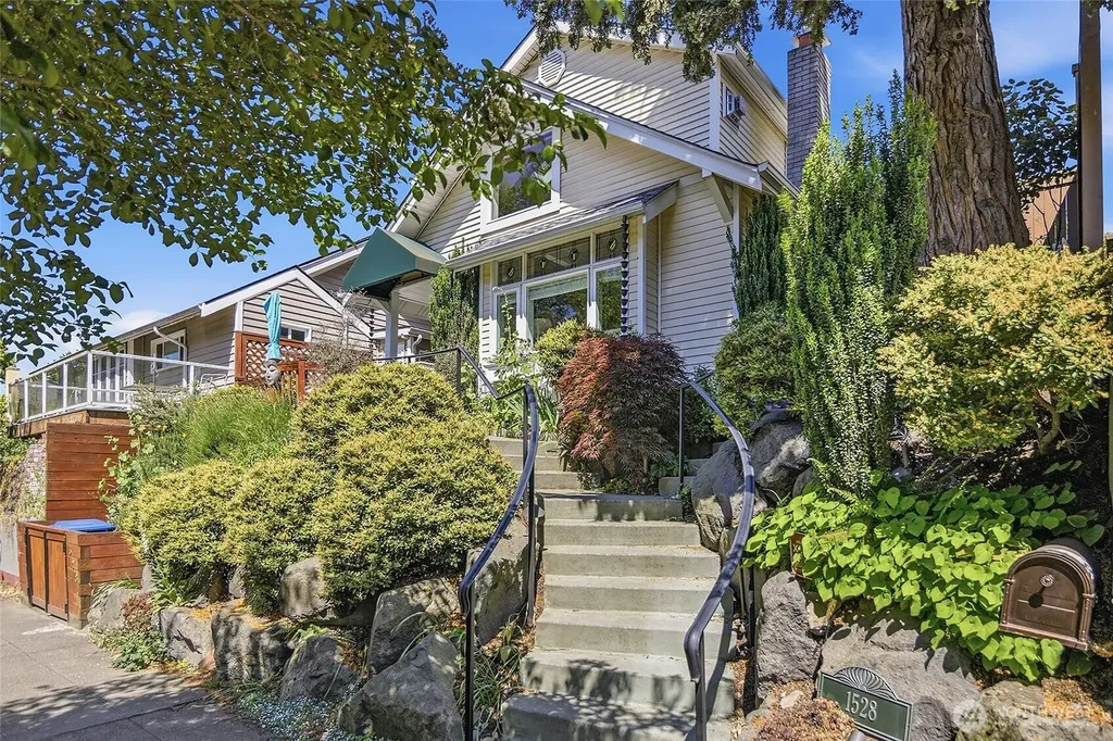 1528 1st Avenue W Seattle WA 98119