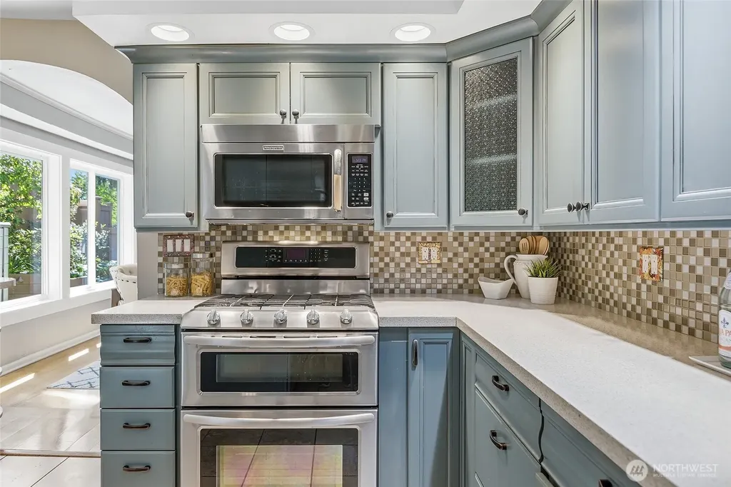 1528 1st Avenue W Seattle WA 98119