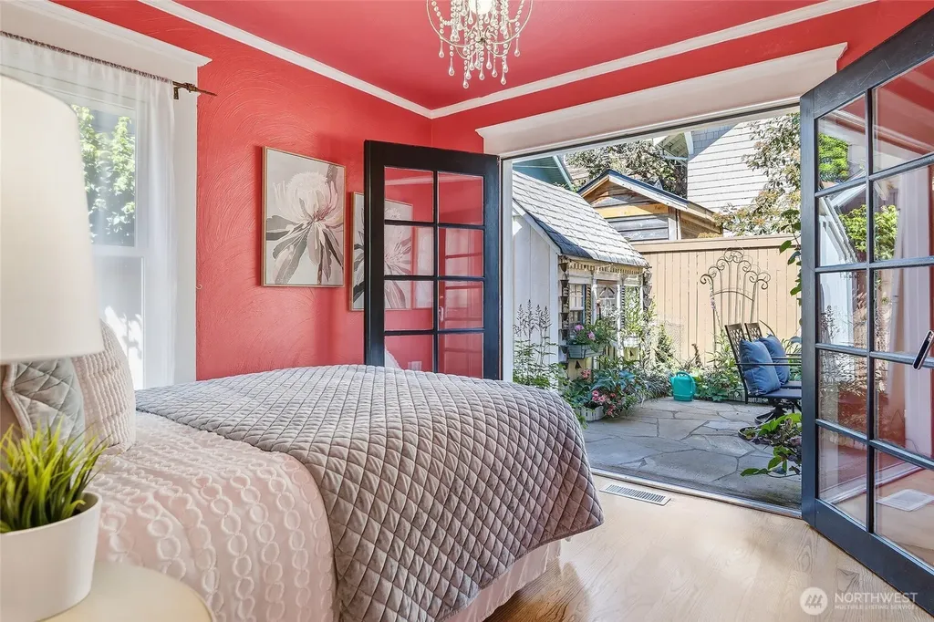 1528 1st Avenue W Seattle WA 98119