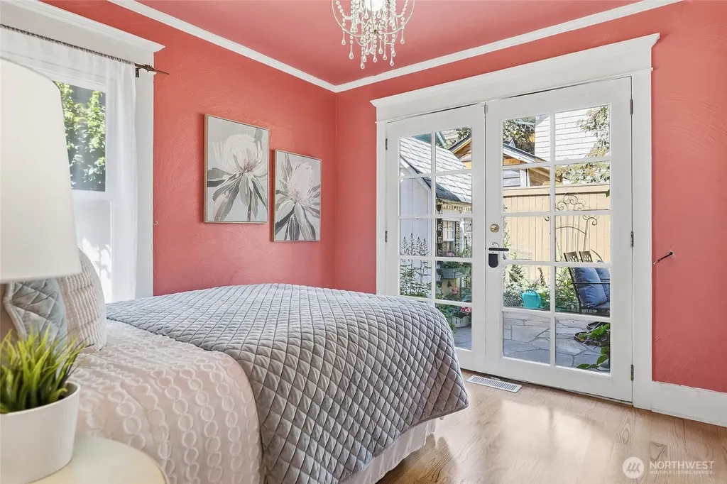 1528 1st Avenue W Seattle WA 98119