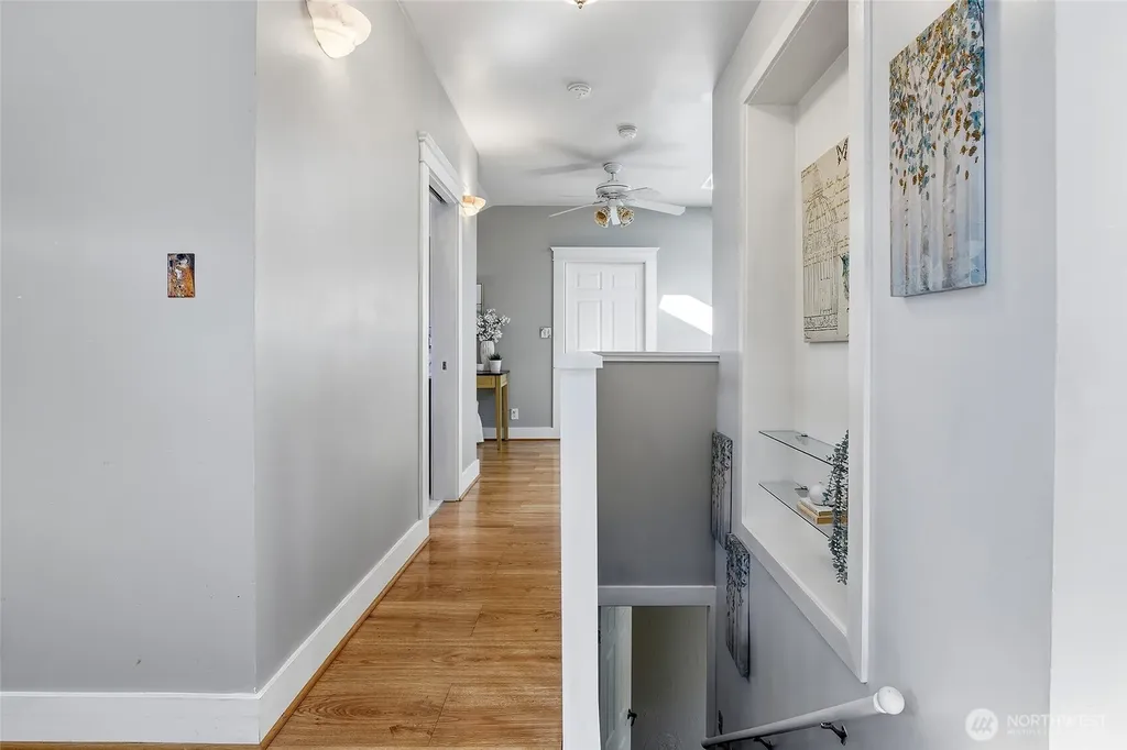 1528 1st Avenue W Seattle WA 98119
