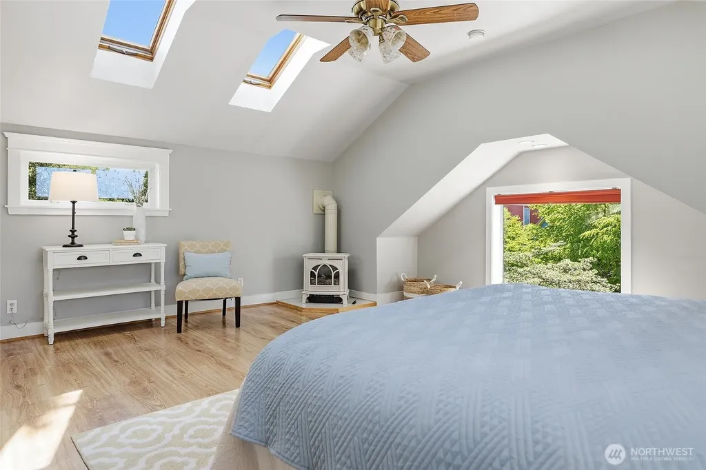 1528 1st Avenue W Seattle WA 98119
