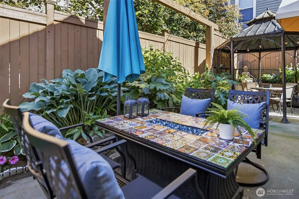 1528 1st Avenue W Seattle WA 98119