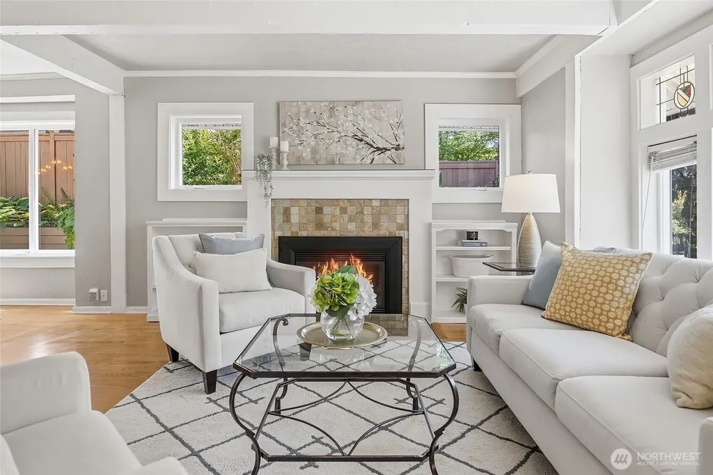 1528 1st Avenue W Seattle WA 98119