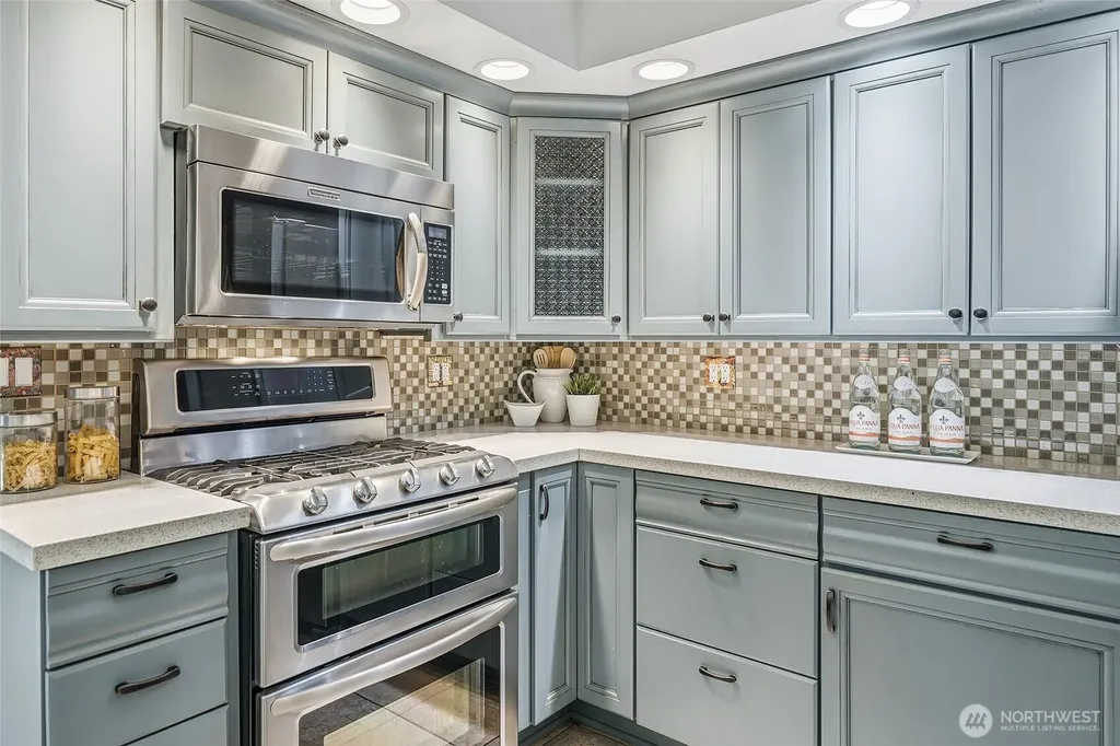 1528 1st Avenue W Seattle WA 98119