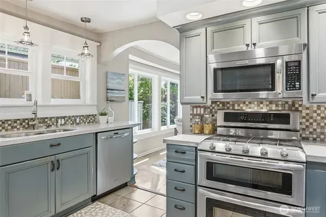 1528 1st Avenue W Seattle WA 98119