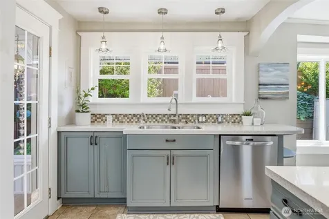 1528 1st Avenue W Seattle WA 98119