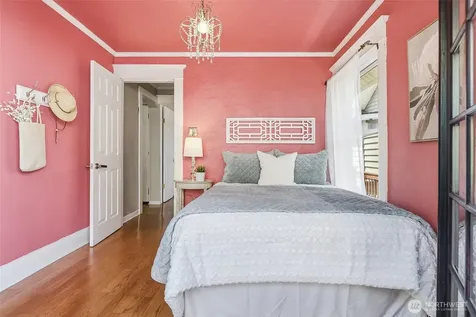 1528 1st Avenue W Seattle WA 98119