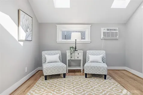 1528 1st Avenue W Seattle WA 98119
