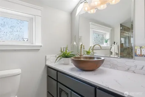 1528 1st Avenue W Seattle WA 98119