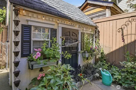 1528 1st Avenue W Seattle WA 98119
