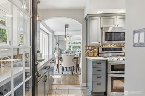 1528 1st Avenue W Seattle WA 98119