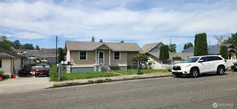 1224 Maple Street Everett WA 98201