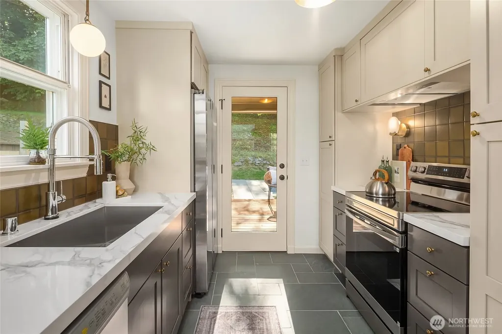 11429 Glendale Way S Burien WA 98168