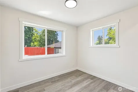 3425 NE 7th Place Renton WA 98056