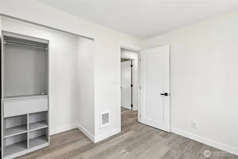 3425 NE 7th Place Renton WA 98056