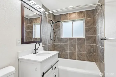 3425 NE 7th Place Renton WA 98056