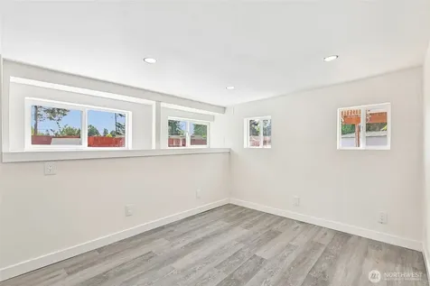 3425 NE 7th Place Renton WA 98056