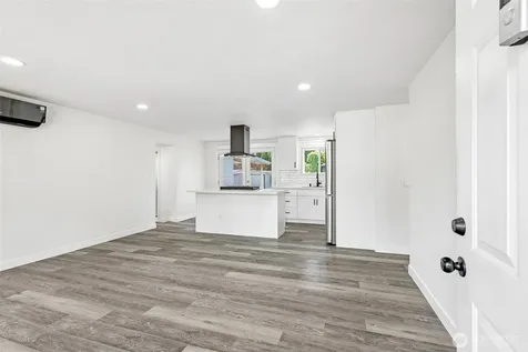3425 NE 7th Place Renton WA 98056