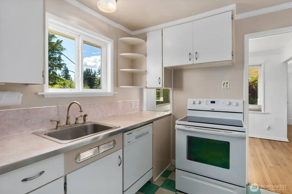 16604 11th Avenue SW Burien WA 98166