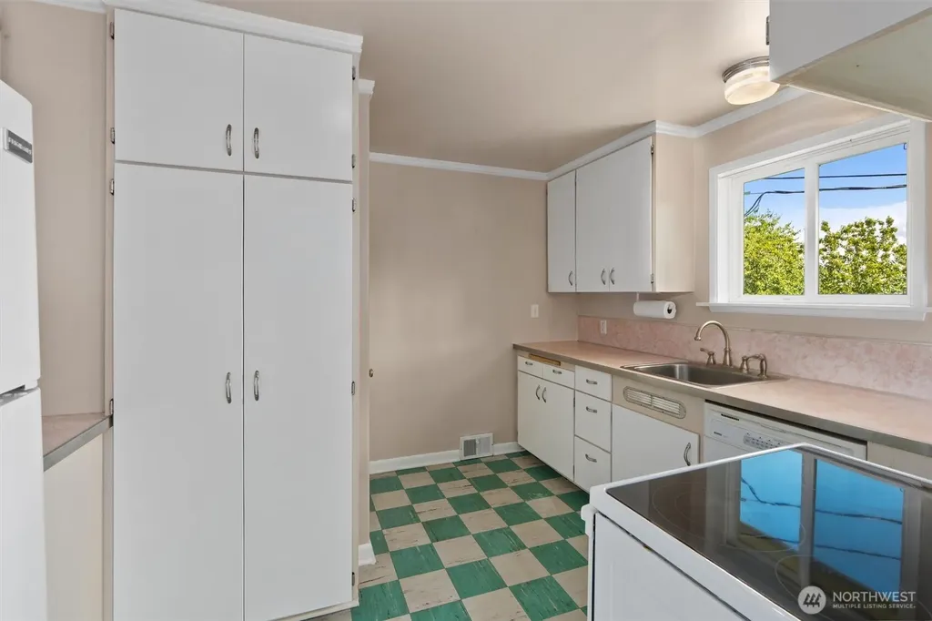 16604 11th Avenue SW Burien WA 98166