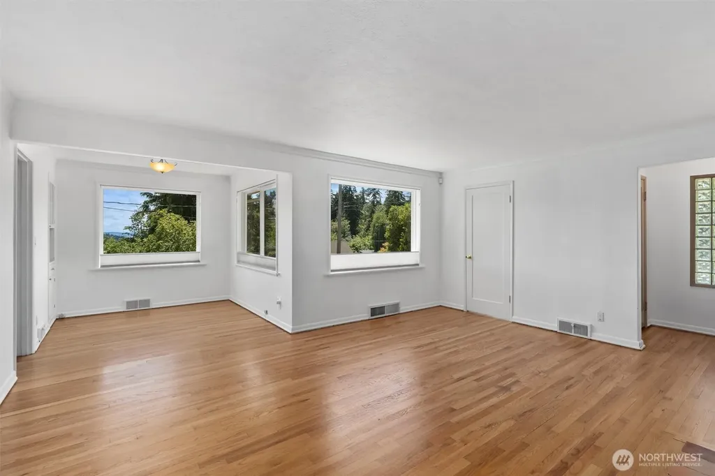 16604 11th Avenue SW Burien WA 98166