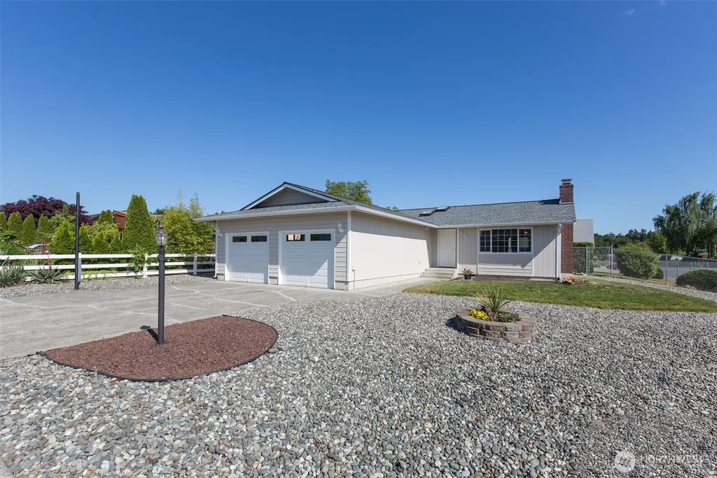 872 E Spruce Street Sequim WA 98382