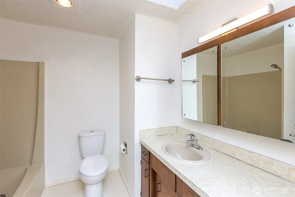 872 E Spruce Street Sequim WA 98382