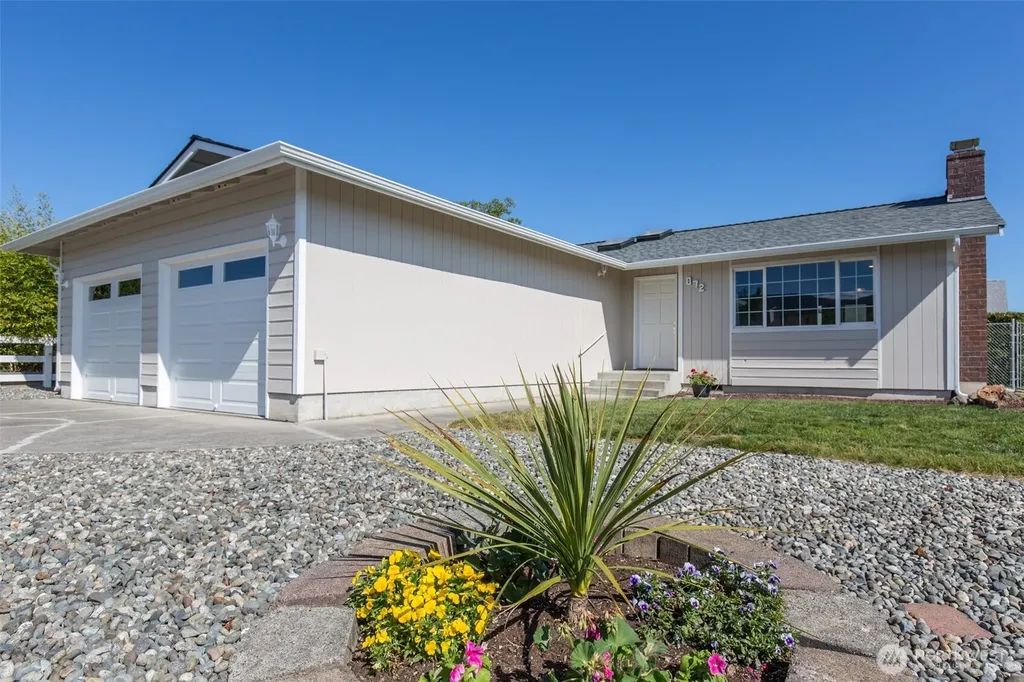 872 E Spruce Street Sequim WA 98382