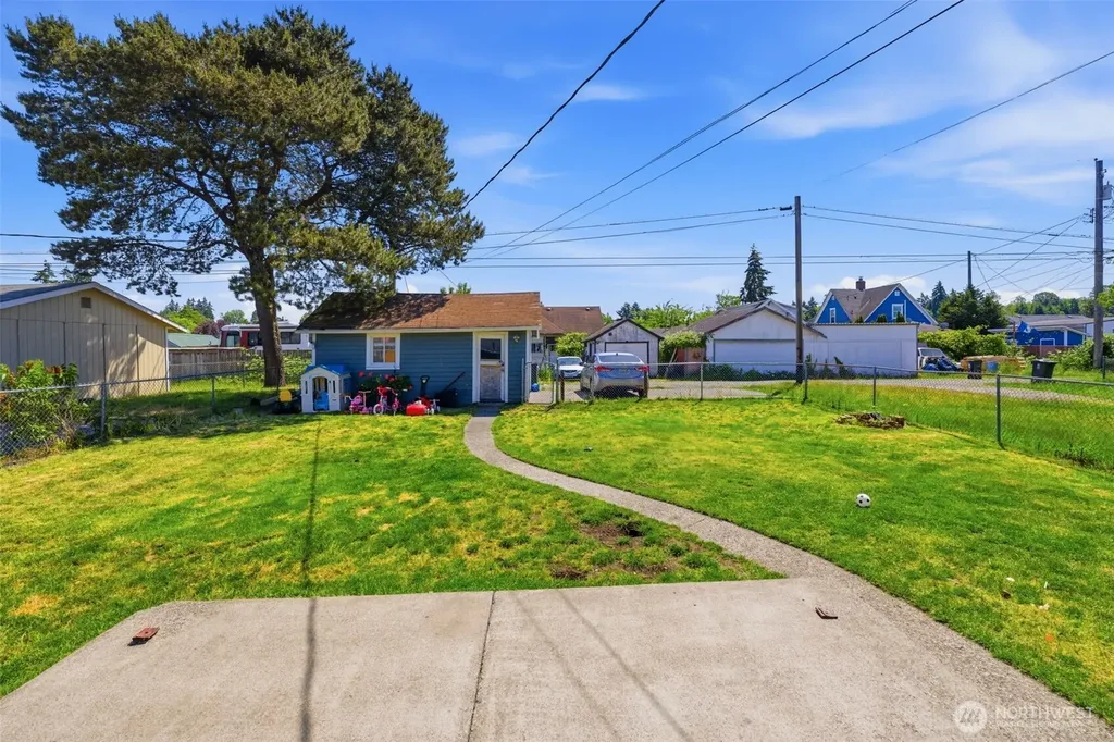 5207 S Oakes Street Tacoma WA 98409