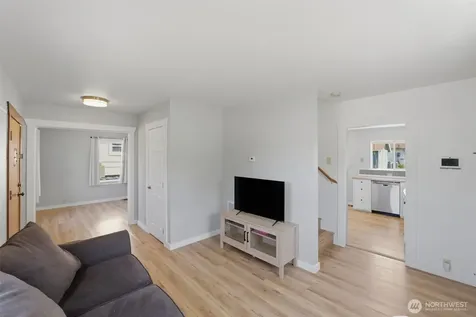 5207 S Oakes Street Tacoma WA 98409