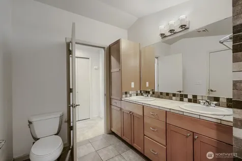 5015 37th Avenue S Seattle WA 98118