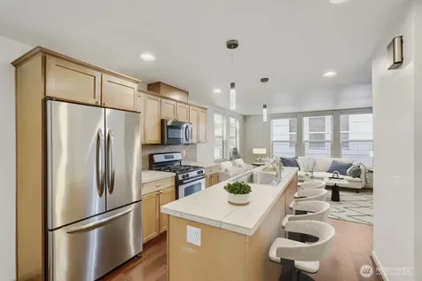 5015 37th Avenue S Seattle WA 98118