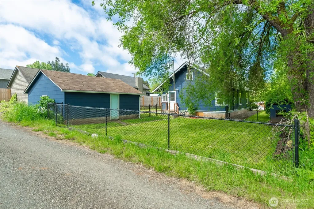 408 S 4th Street Mccleary WA 98557