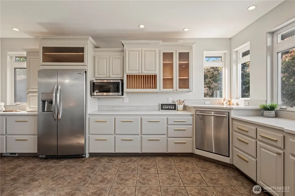 402 3rd Lane Fox Island WA 98333