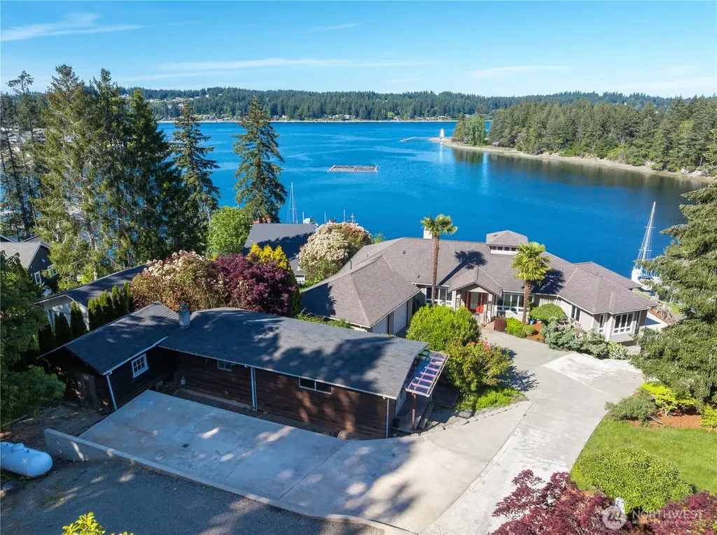402 3rd Lane Fox Island WA 98333