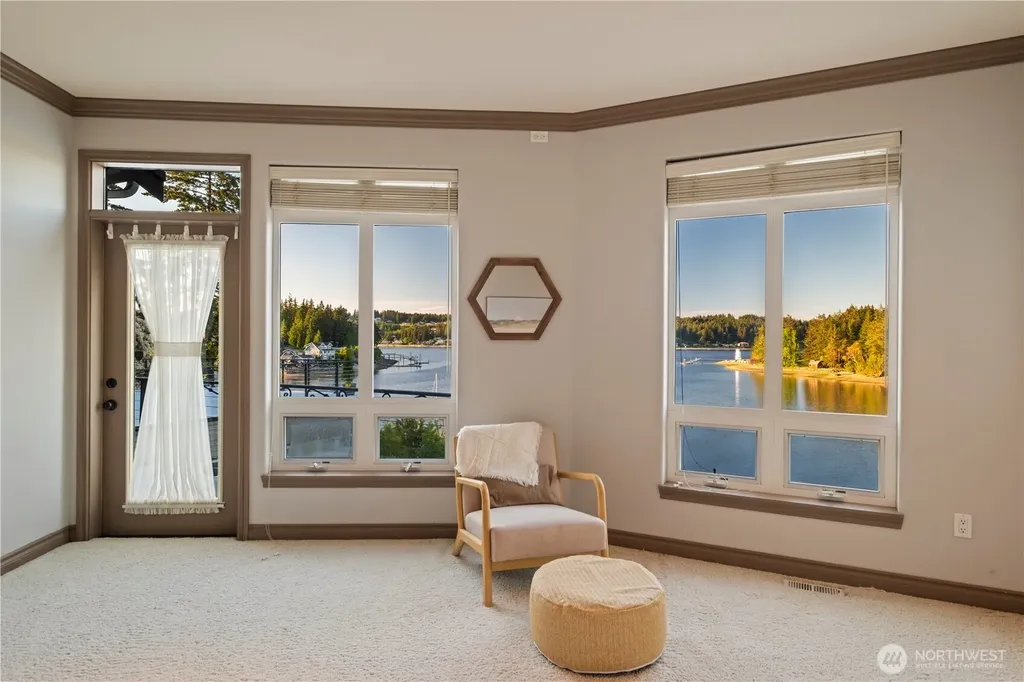 402 3rd Lane Fox Island WA 98333
